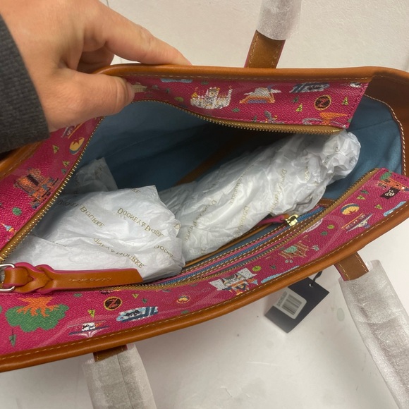 Disney Parks Dooney & Bourke Attractions Park Life Pink Tote Bag Purse Pink New - Picture 8 of 11